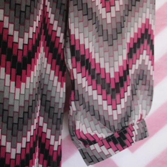 Beautiful Chevron Tunic Size S - Picture 4 of 6